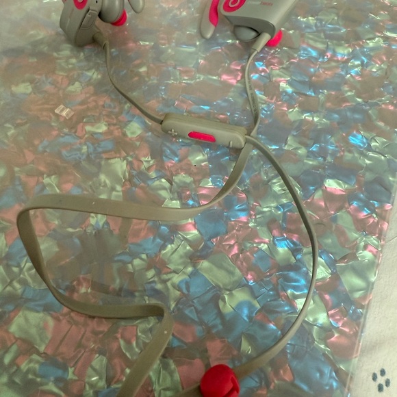 Powerbeats 2 Wireless In-Ear Headphones - Pink/Grey - Picture 3 of 3